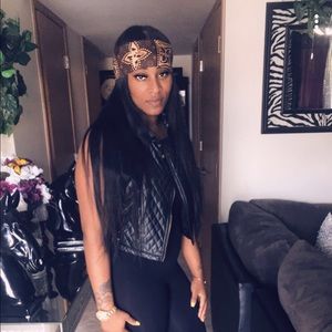 Meet your Posher, Alora